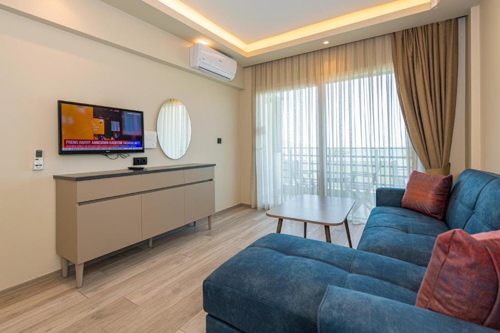 TV a/nebo společenská místnost v ubytování IDEE SUİTES Fethiye