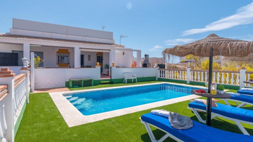 Bazén v ubytování Villa Quevedo Torrox by Ruralidays nebo v jeho okolí