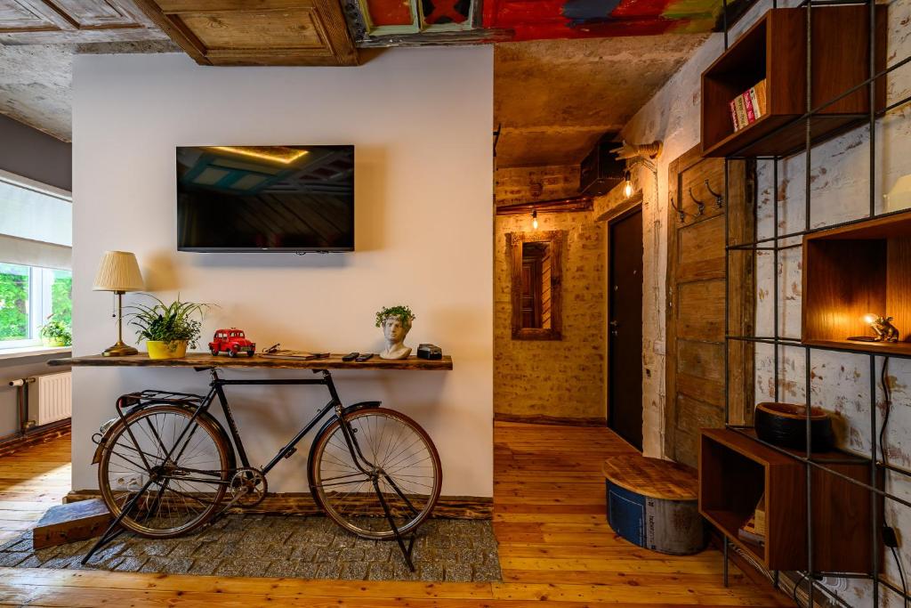 a bike is leaning against a wall in a room at Arthouse Narnia in Liepāja