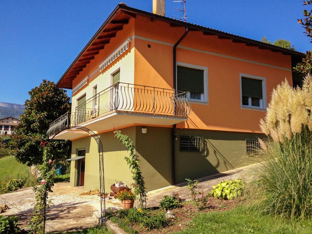 a house with a balcony on the side of it at Villa Magnolia in Crosano