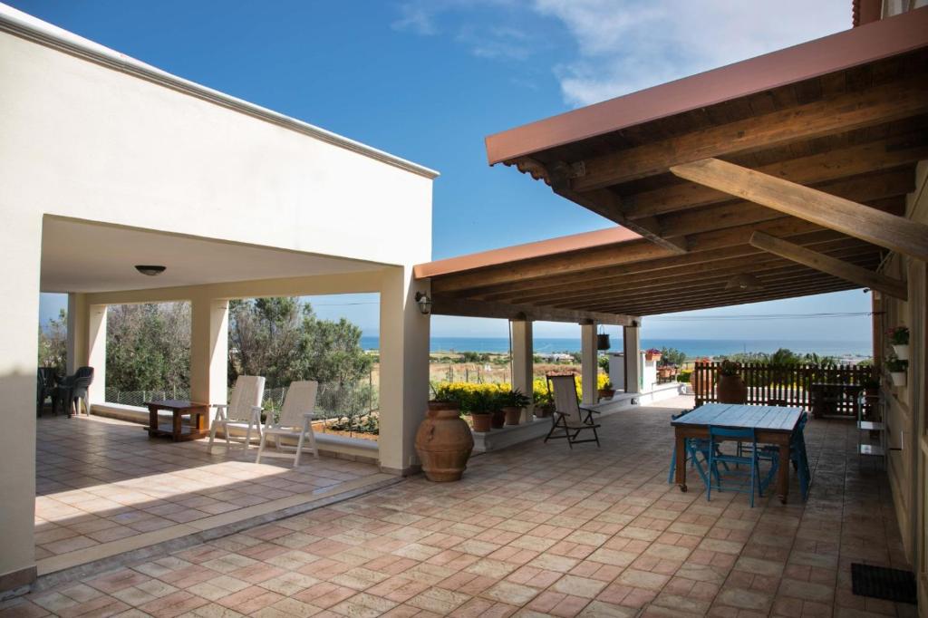 a patio with a table and chairs on it at casa vacanze Gina in Marina di Pescoluse