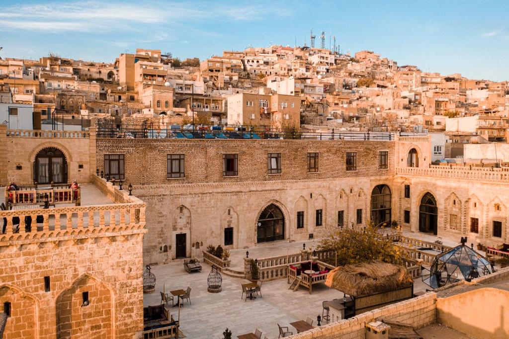 une vue aérienne sur la vieille ville de jerusalem dans l'établissement Maridin Hotel, à Mardin