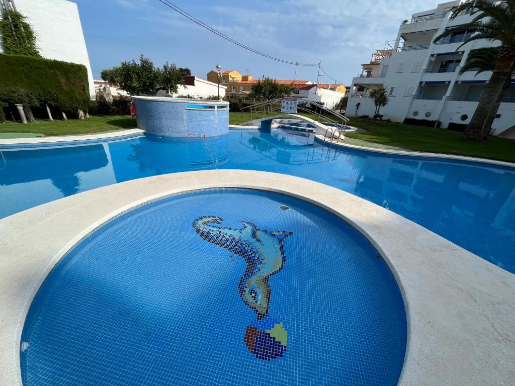 Bazén v ubytovaní Apartamentos Nova Romana Altamar alebo v jeho blízkosti