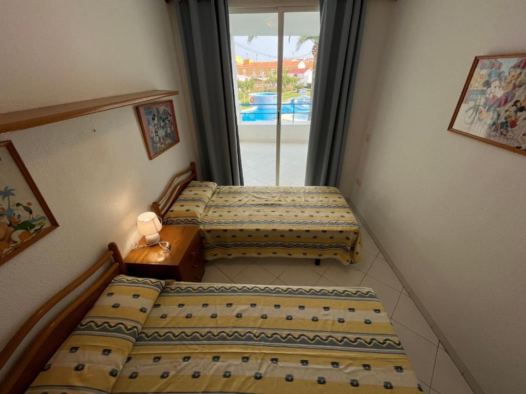 Bazén v ubytovaní Apartamentos Nova Romana Altamar alebo v jeho blízkosti