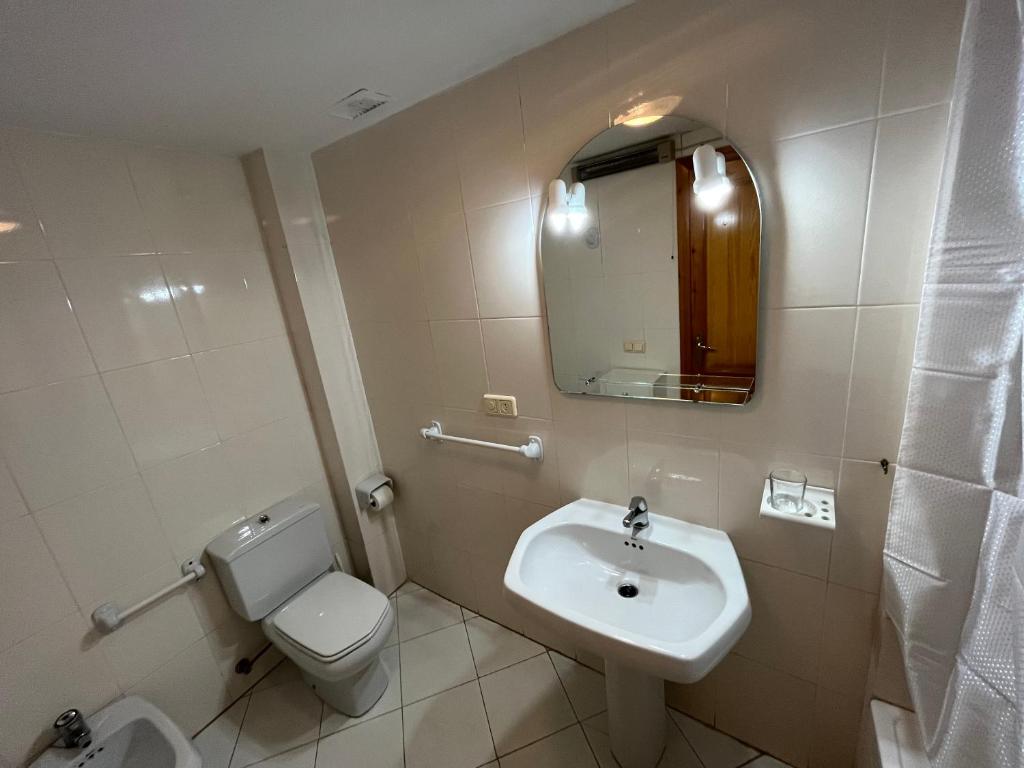 Kúpeľňa v ubytovaní Apartamentos Nova Romana Altamar