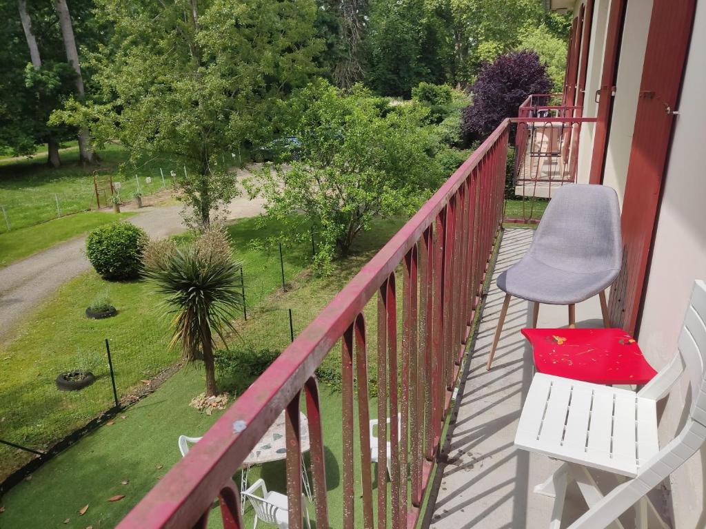 Balkon lub taras w obiekcie T1 BIS de 27m2 à BARBOTAN -Minimum 21 nuits - au calme #VACANCES#CURE-lac et piscine à 1 km,