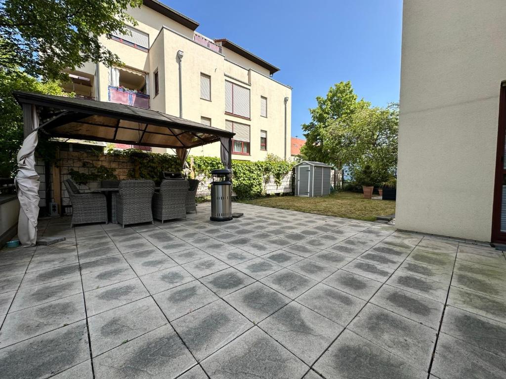 a patio with a table and a pavilion at FHV01 - Ferienwohnung 100m² 6 Personen Garten und Terrasse 2x WC in Taucha