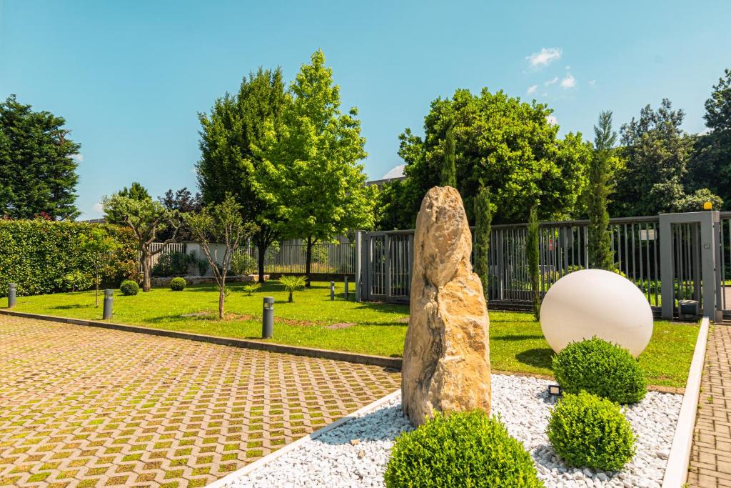 Zahrada ubytování One Hotel & Restaurant