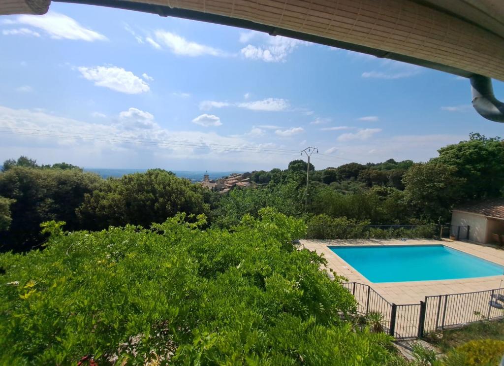 Bazén v ubytovaní Belle villa piscine Provence Uzes climatisée alebo v jeho blízkosti