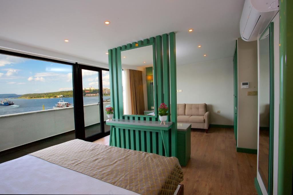 Postel nebo postele na pokoji v ubytování Çanakkale Bosphorus Port Aspen Hotel