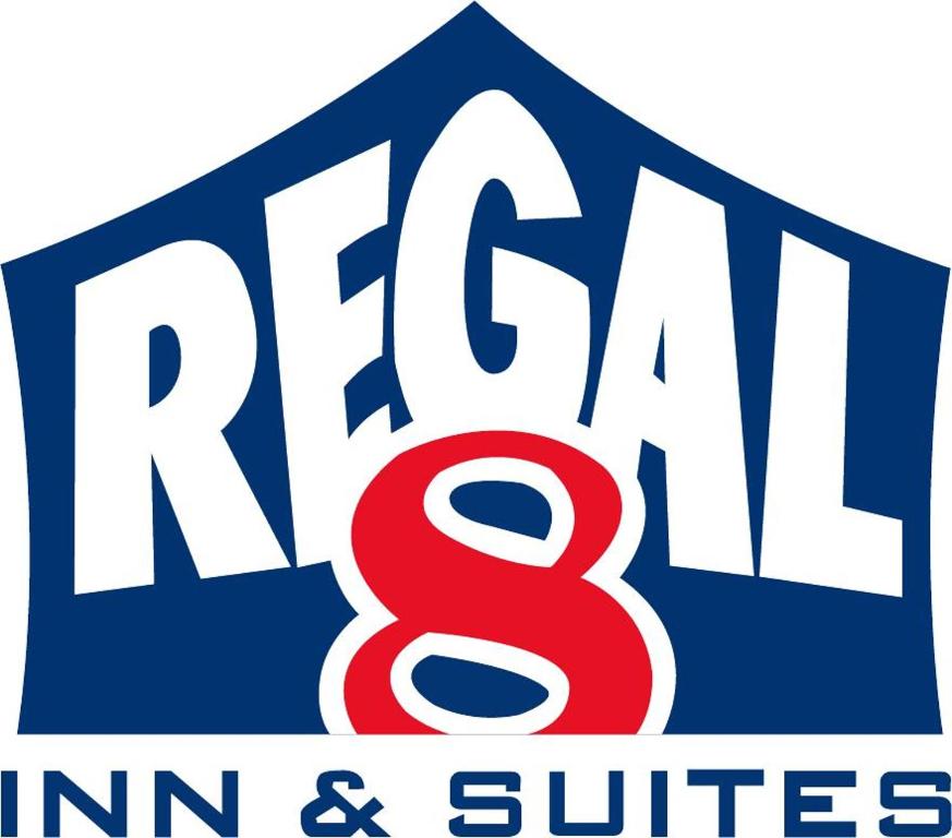 un logo rouge blanc et bleu pour une entreprise et des suites dans l'établissement Regal 8 Inn & Suites, à Lincoln