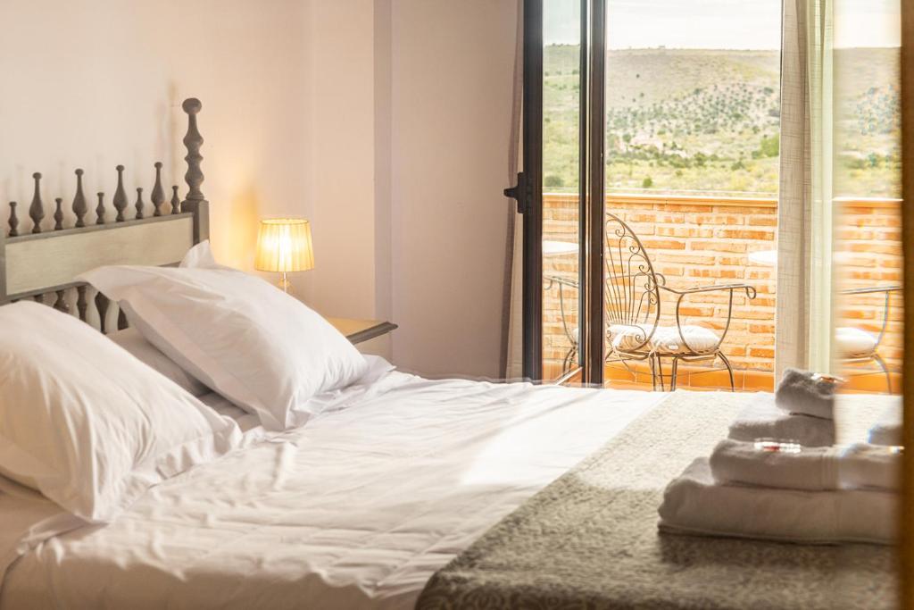Posteľ alebo postele v izbe v ubytovaní CASA RURAL Cigarral del Pintor
