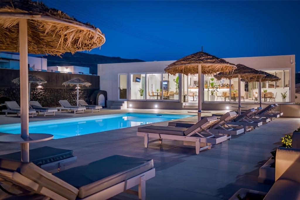 Bazén v ubytování En Plo Boutique Suites nebo v jeho okolí
