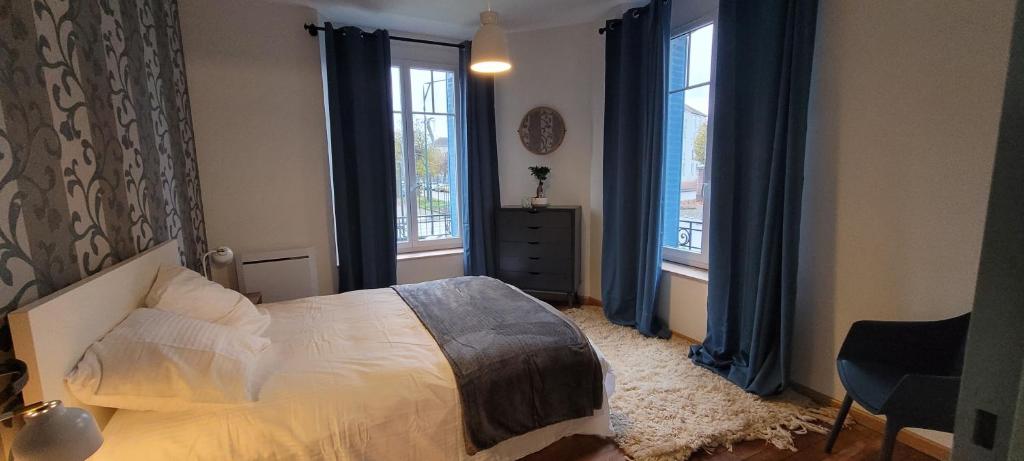 Postel nebo postele na pokoji v ubytování Appartements CDG JOIGNY
