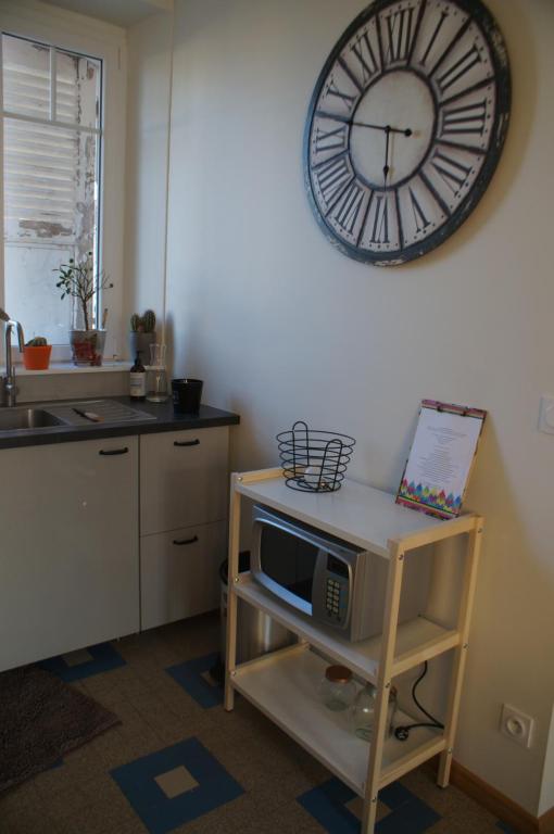 Kuchyň nebo kuchyňský kout v ubytování Appartements CDG JOIGNY