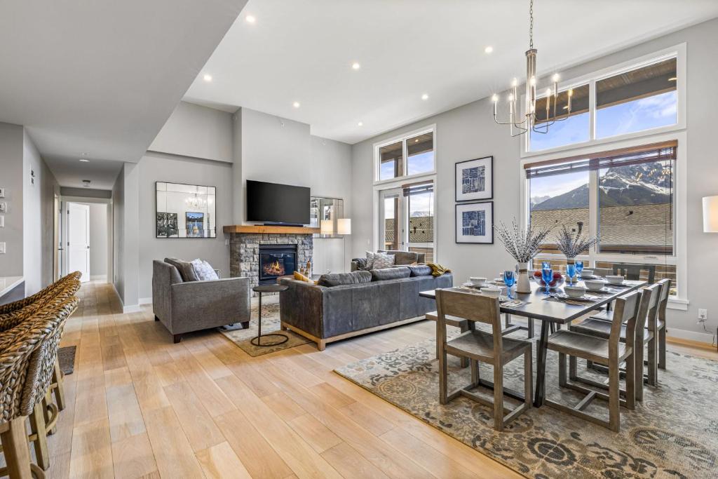 Et tv og/eller underholdning på BRAND NEW - Gorgeous Spring Creek Penthouse