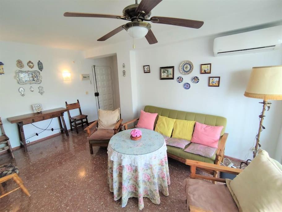 Posezení v ubytování Evans Realty AN 1ª línea playa & Piscina & Tenis
