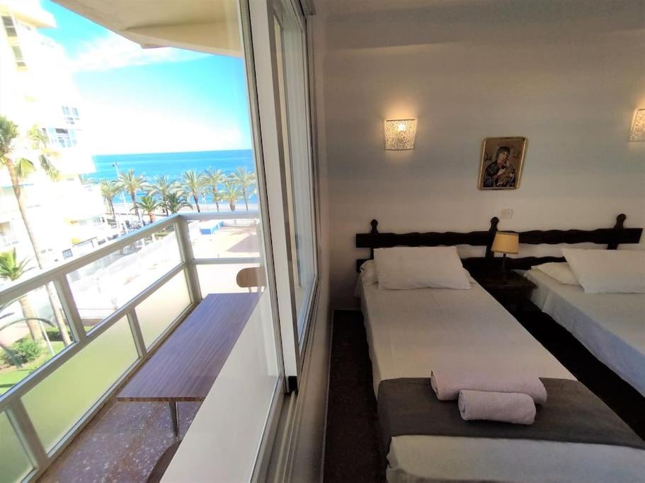 Postel nebo postele na pokoji v ubytování Evans Realty AN 1ª línea playa & Piscina & Tenis