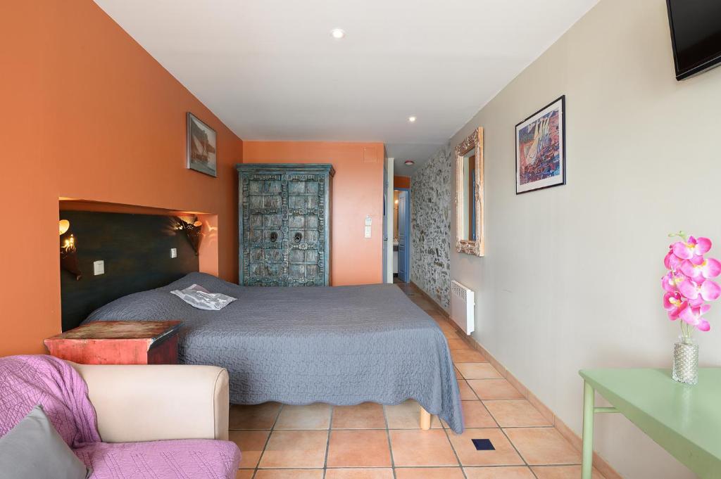 Postel nebo postele na pokoji v ubytování Hôtel Triton