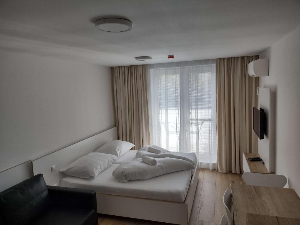 Postel nebo postele na pokoji v ubytování Apartman Kyjev 2