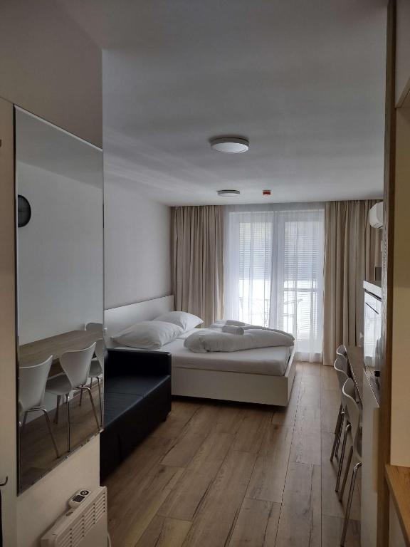 Postel nebo postele na pokoji v ubytování Apartman Kyjev 2