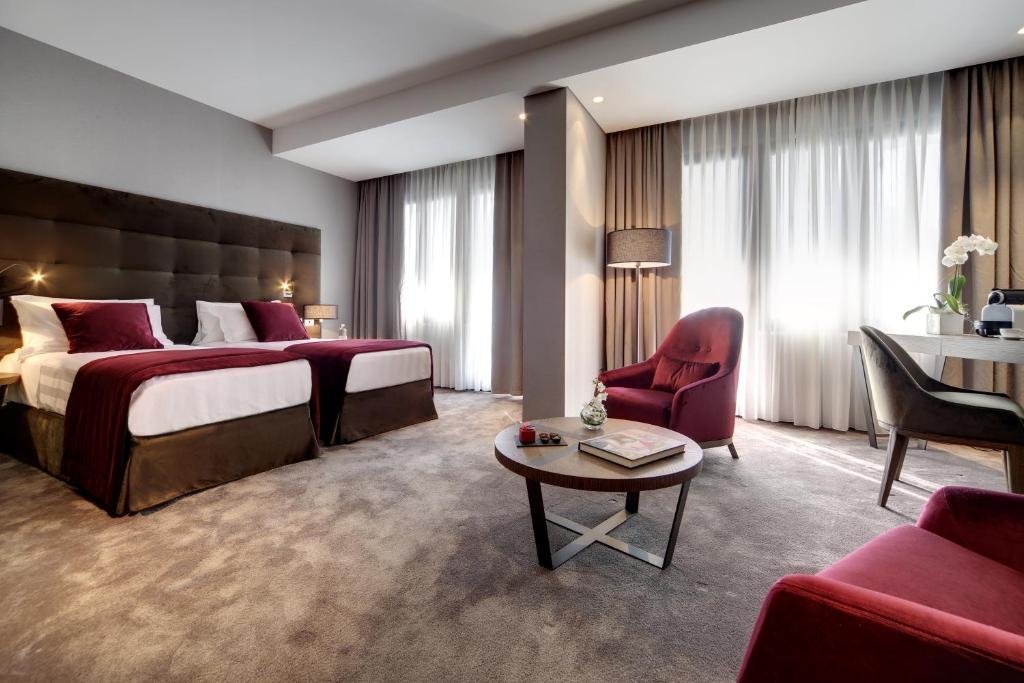 Postel nebo postele na pokoji v ubytování Grand Hotel Campione