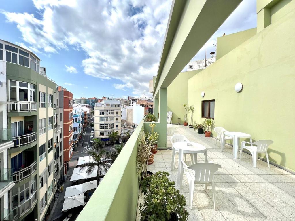 Habitacion con Wifi Gratis, solo a 150m de Playa Las Canteras ...