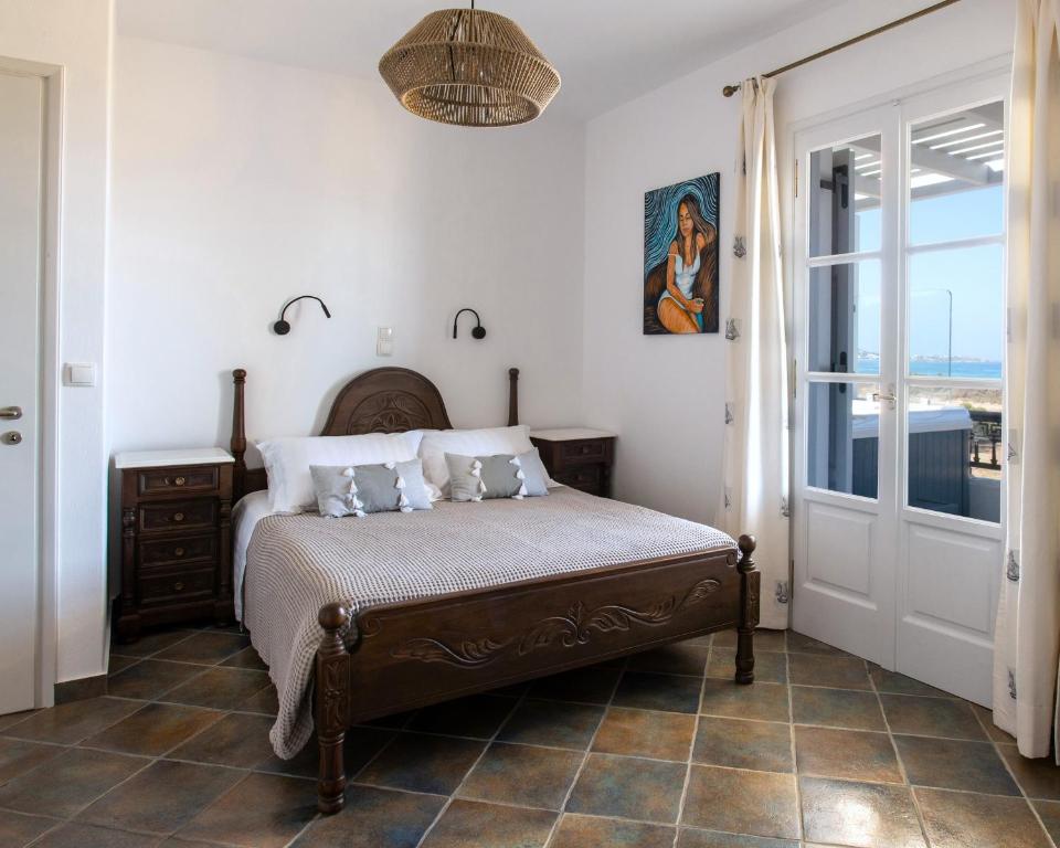 Postel nebo postele na pokoji v ubytování Sea Lilies Suites