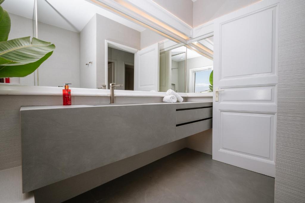 Zdjęcie z galerii obiektu BlueGreen Villa w mieście Karteros