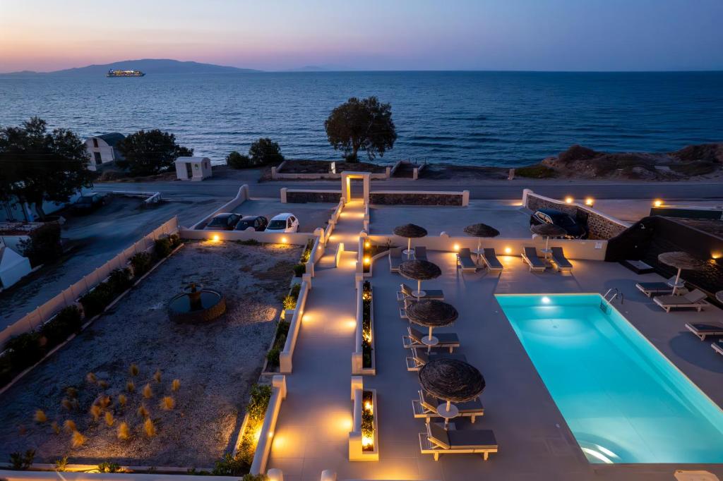 Bazén v ubytování En Plo Boutique Suites nebo v jeho okolí