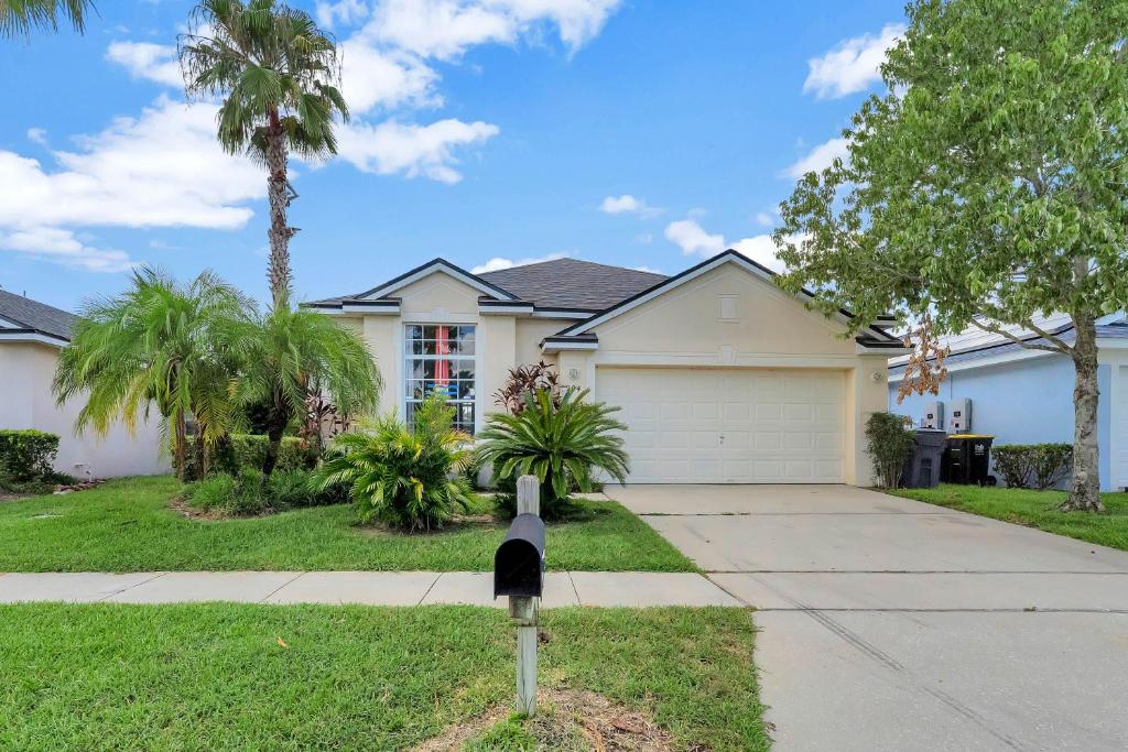 Hampton Estates Pool Villa near Disney, Davenport, FL