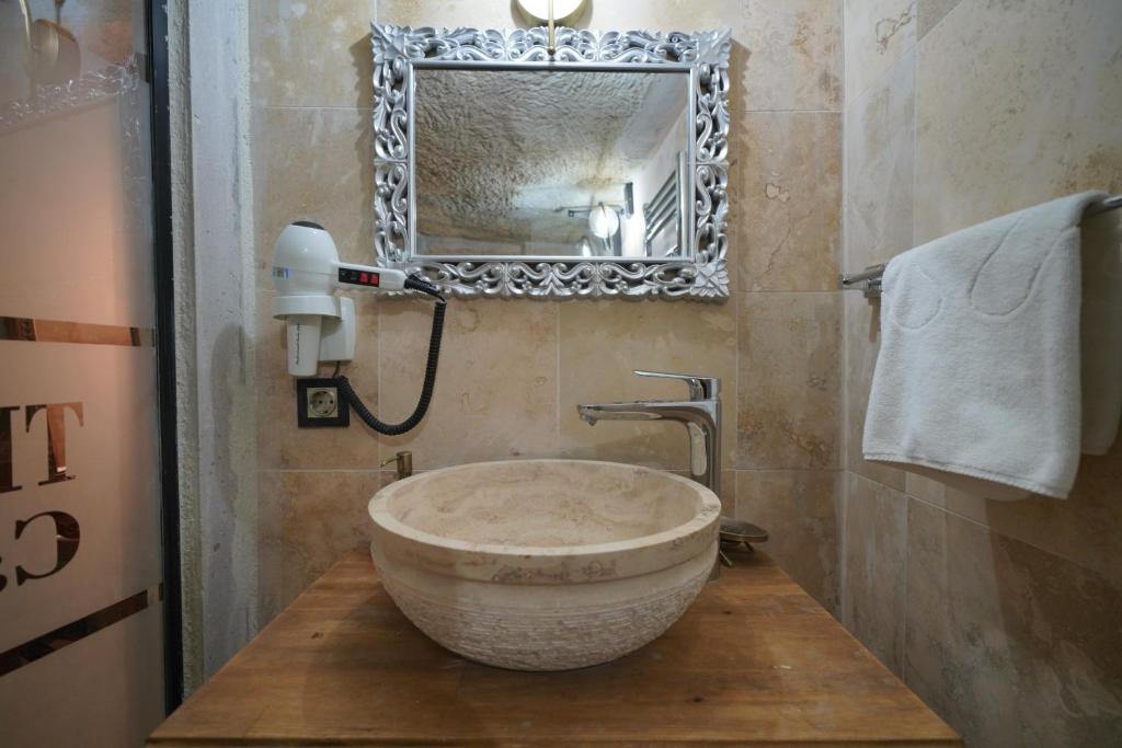 Travel Inn Cave Hotel - Standaard Tweepersoonskamer Met 2 Aparte Bedden