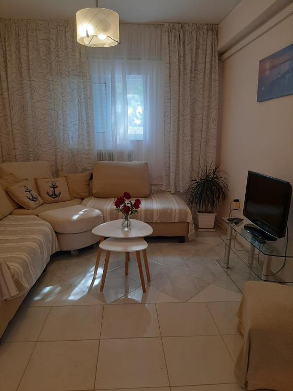 Posezení v ubytování Cozy flat in Nea Makri