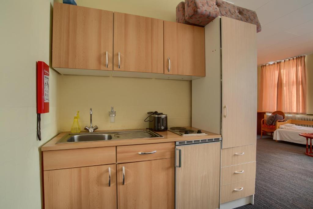 Kuchyň nebo kuchyňský kout v ubytování Ebsens Hotel