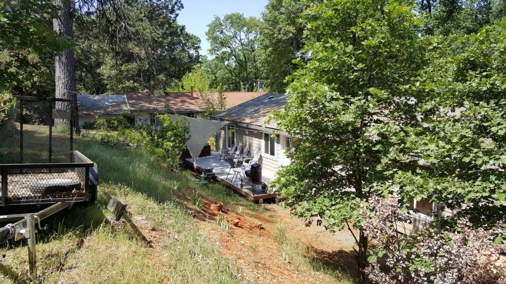 Explore Amador and Calaveras County. - Three-Bedroom House