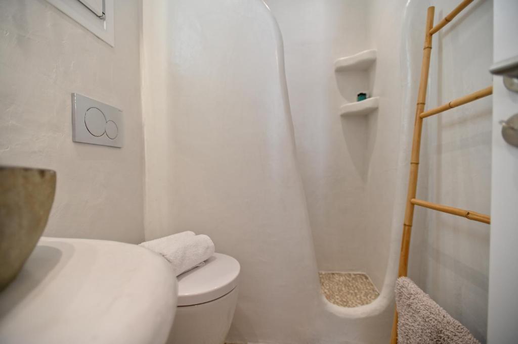 Łazienka w obiekcie Pregadi Cycladic Suite