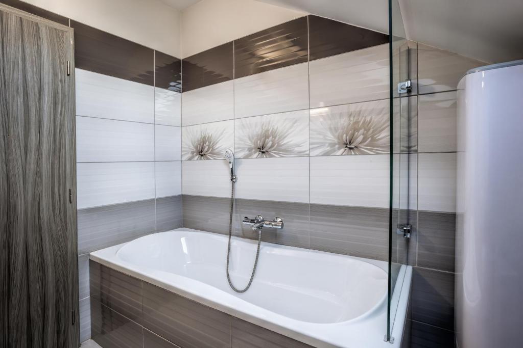 Elendris - Ubytování u kostela - 7