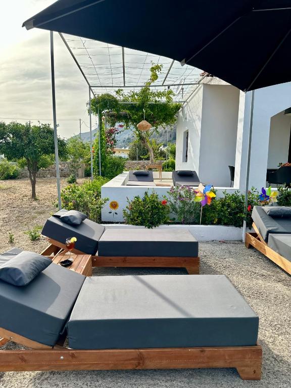 Vonkajšia záhrada v ubytovaní Aegean Endless Summer Villa Pefkos