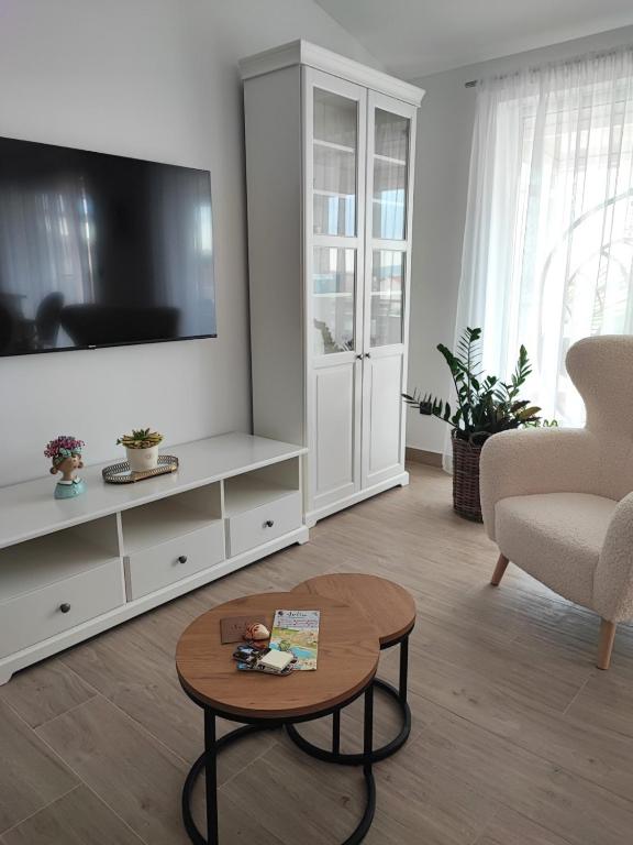 TV a/nebo společenská místnost v ubytování SPLIT VIEW 2 Bedrooms LUXURY APARTMAN 90 m2