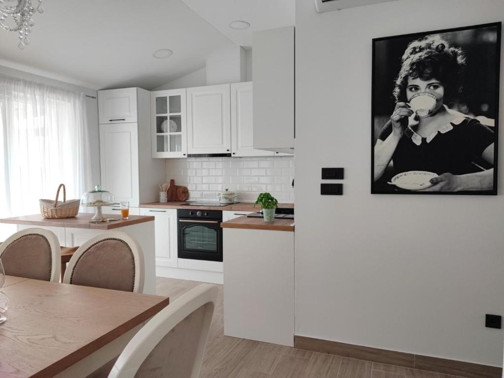 Kuchyň nebo kuchyňský kout v ubytování SPLIT VIEW 2 Bedrooms LUXURY APARTMAN 90 m2