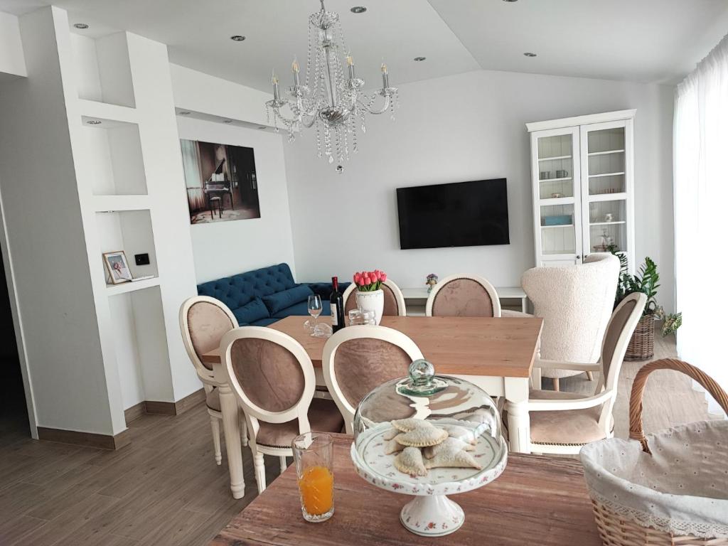 TV a/nebo společenská místnost v ubytování SPLIT VIEW 2 Bedrooms LUXURY APARTMAN 90 m2