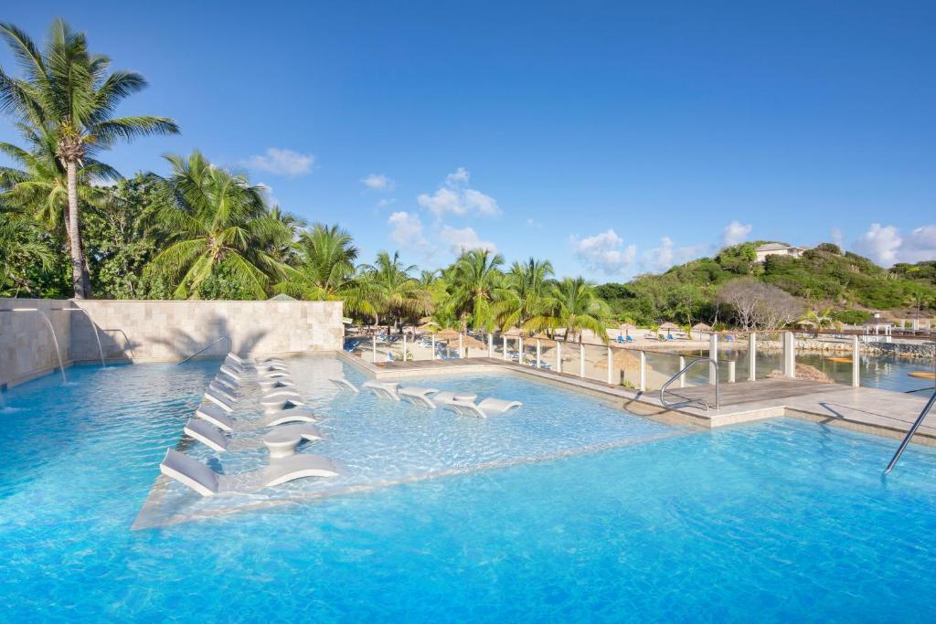 Bazén v ubytování The Verandah Antigua - All Inclusive - Adults Only nebo v jeho okolí