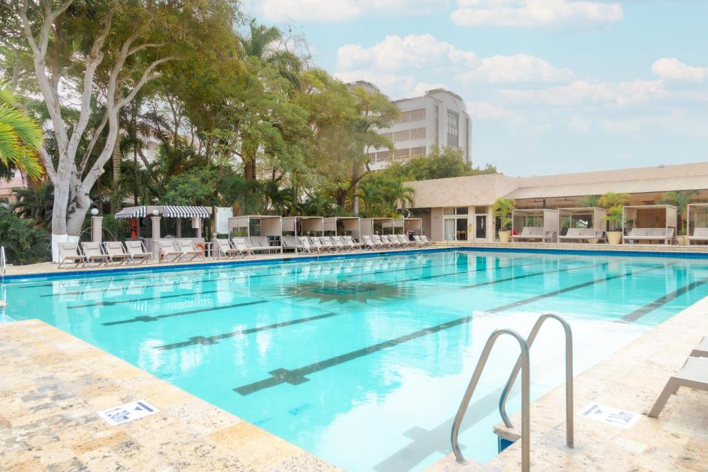 Bazén v ubytování Hotel Caribe by Faranda Grand, a member of Radisson Individuals nebo v jeho okolí