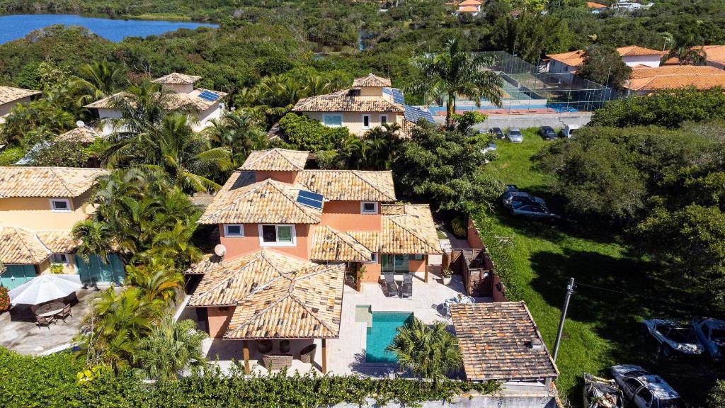 an aerial view of a house with a resort at BZ36 Casa com piscina privativa - Centro de Búzios in Búzios