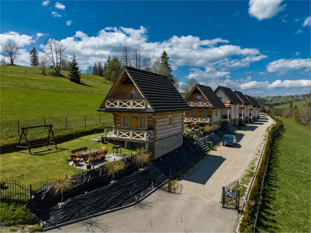 an overhead view of a log cabin in a field at DOMKI NA WIERCHU in Biały Dunajec