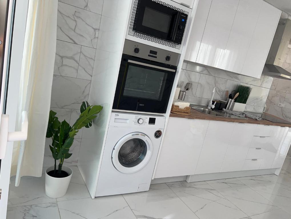 Kuchyň nebo kuchyňský kout v ubytování villa linda 17B