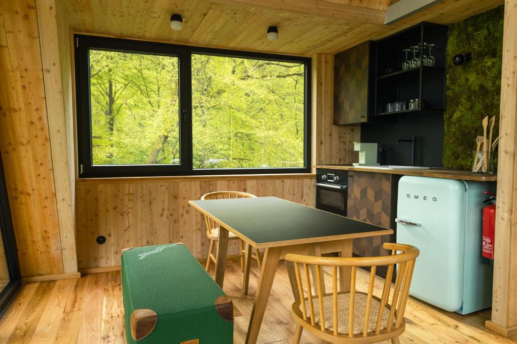 Kuchyň nebo kuchyňský kout v ubytování Baumhausapartment