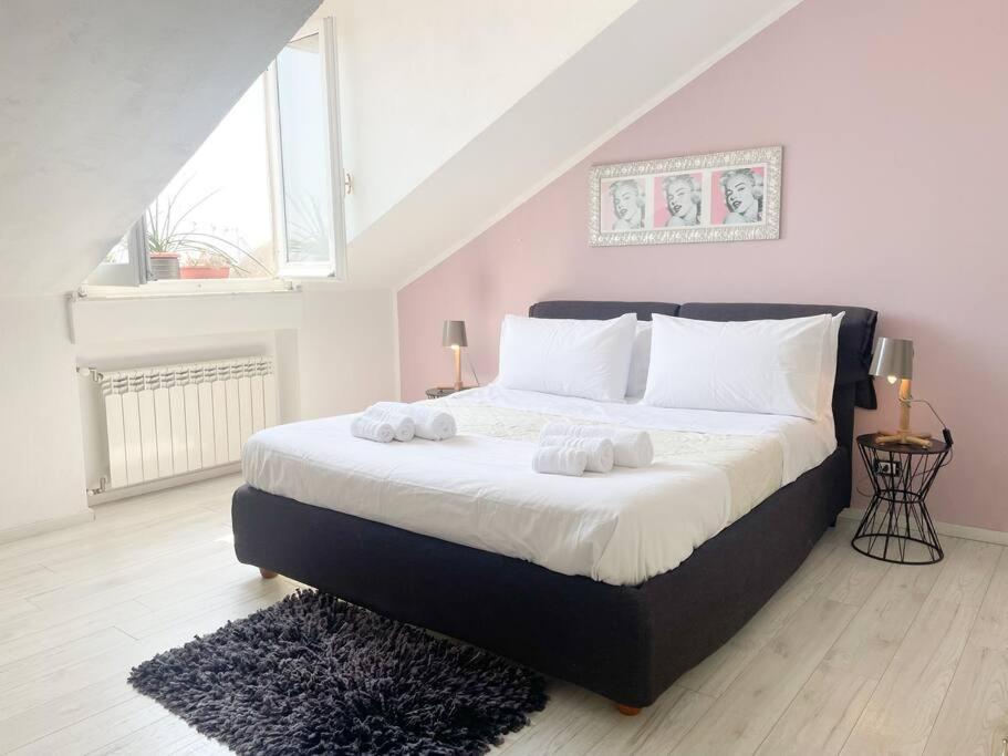 Ένα ή περισσότερα κρεβάτια σε δωμάτιο στο [Elegante appartamento 100 Mq] Parcheggio - Wi fi