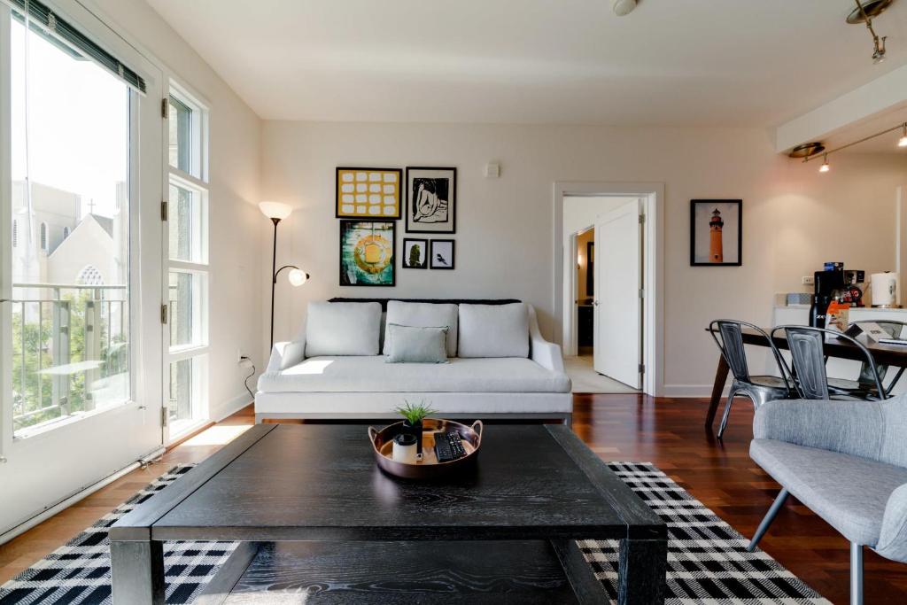 2BR Condo in Downtown Oakland, Oakland Updated 2023 Prices
