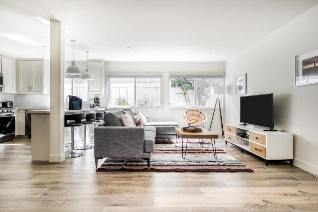 Apartment Beautiful 2BR in Redondo Beach PetFriendly, Torrance, USA